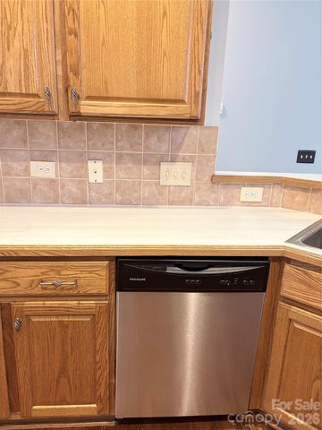 8909 Holland Park Lane, Charlotte, NC 28277