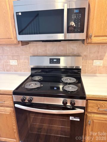 8909 Holland Park Lane, Charlotte, NC 28277