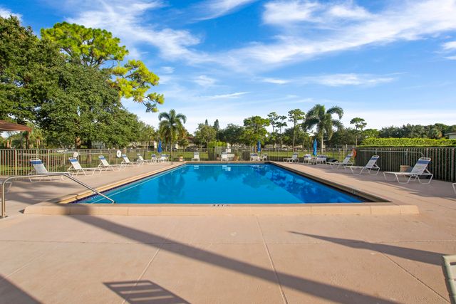 6392 Chasewood Drive F, Jupiter, FL 33458