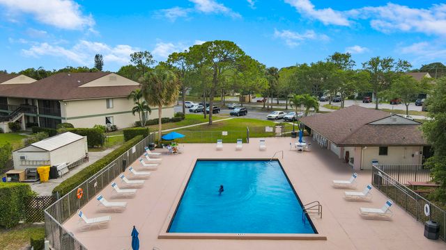 6392 Chasewood Drive F, Jupiter, FL 33458