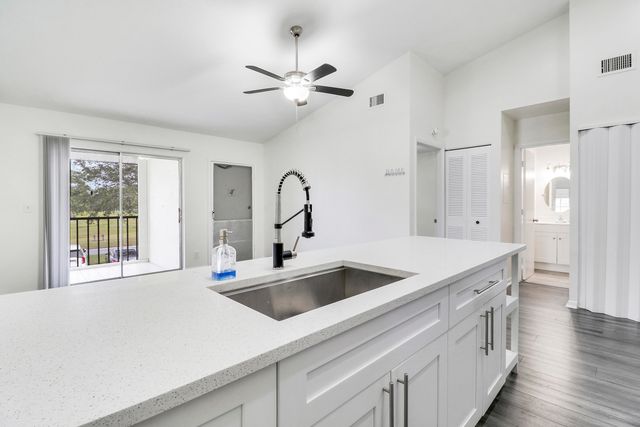 6392 Chasewood Drive F, Jupiter, FL 33458