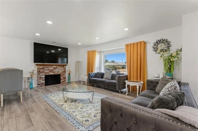 6201 Tampa, Tarzana, CA 91335