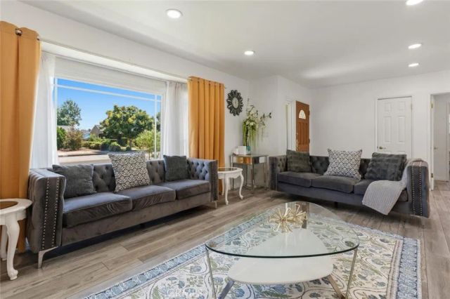 6201 Tampa, Tarzana, CA 91335