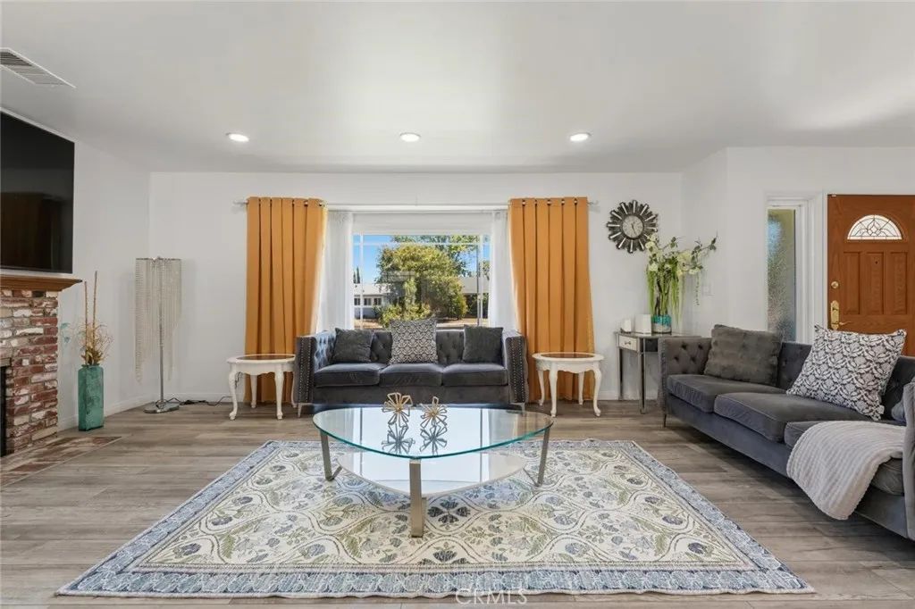 6201 Tampa, Tarzana, CA 91335