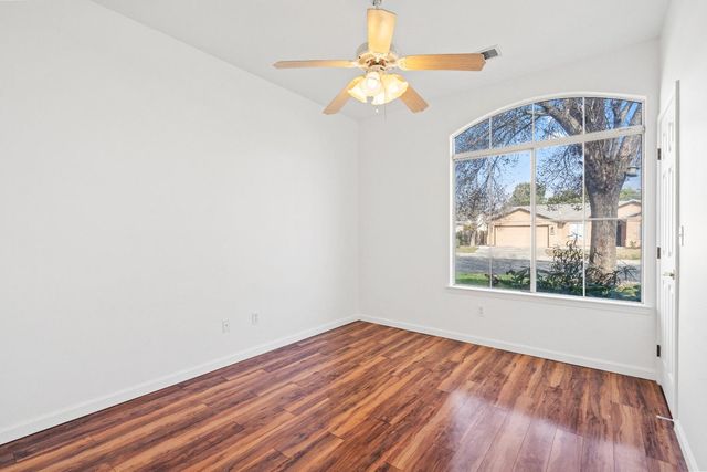 903 W Redwood Street, Hanford, CA 93230