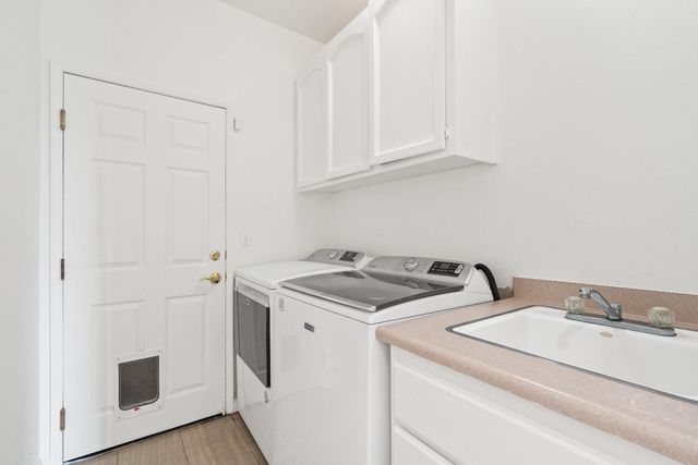 903 W Redwood Street, Hanford, CA 93230