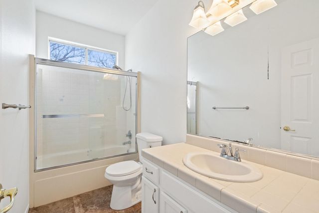 903 W Redwood Street, Hanford, CA 93230