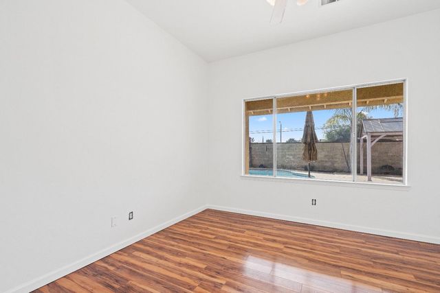 903 W Redwood Street, Hanford, CA 93230