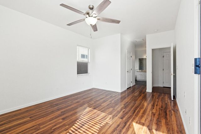 903 W Redwood Street, Hanford, CA 93230