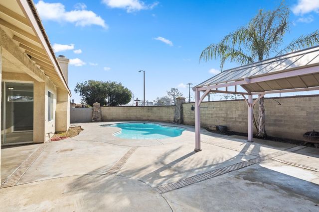 903 W Redwood Street, Hanford, CA 93230