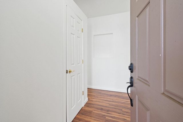 903 W Redwood Street, Hanford, CA 93230