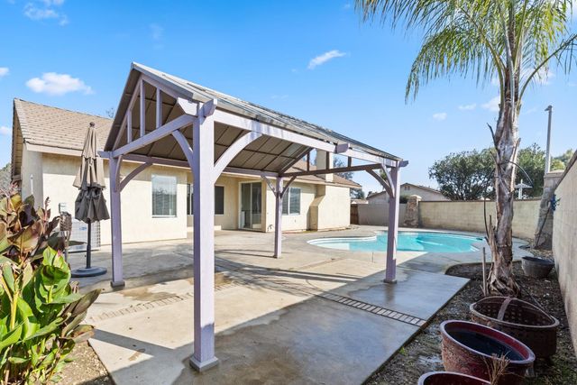 903 W Redwood Street, Hanford, CA 93230