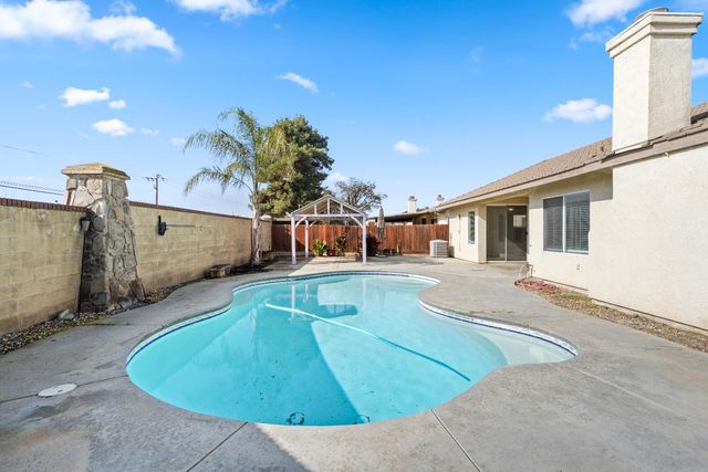 903 W Redwood Street, Hanford, CA 93230