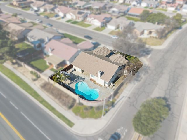 903 W Redwood Street, Hanford, CA 93230