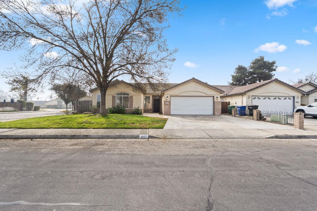903 W Redwood Street, Hanford, CA 93230