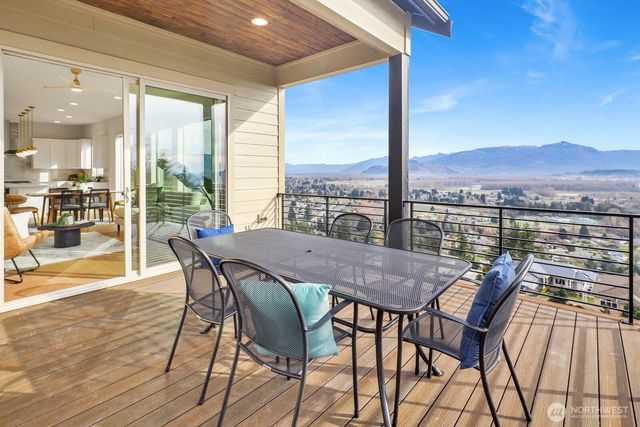 1030 Tinas Coma Drive, Burlington, WA 98233