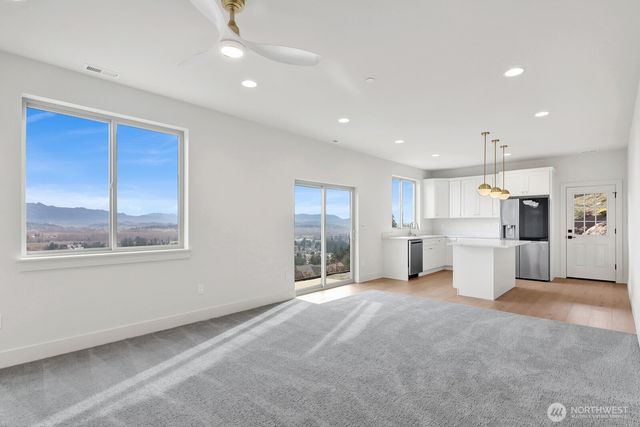 1030 Tinas Coma Drive, Burlington, WA 98233