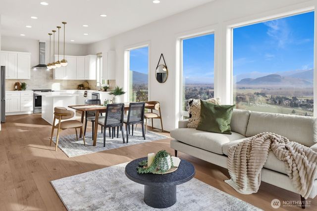 1030 Tinas Coma Drive, Burlington, WA 98233