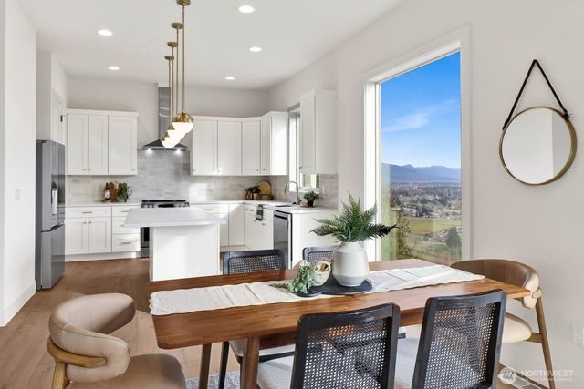 1030 Tinas Coma Drive, Burlington, WA 98233