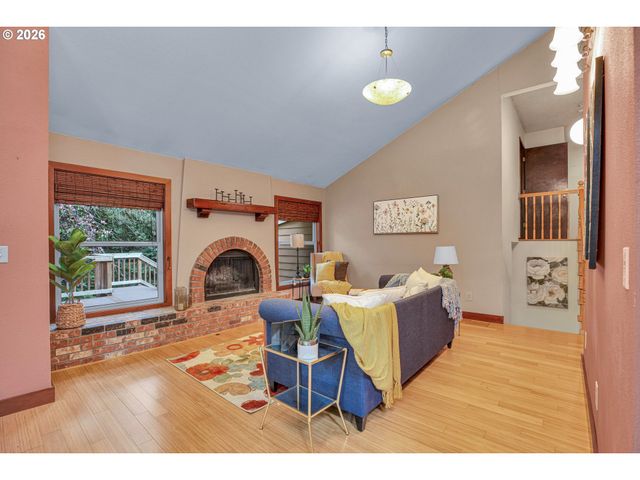 10033 Sw QUAIL POST Rd, Portland, OR 97219