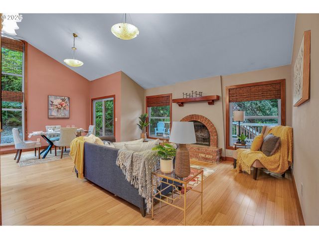 10033 Sw QUAIL POST Rd, Portland, OR 97219
