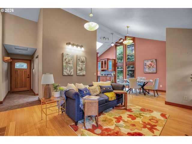 10033 Sw QUAIL POST Rd, Portland, OR 97219