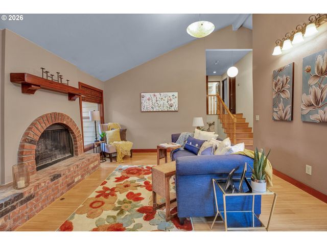 10033 Sw QUAIL POST Rd, Portland, OR 97219