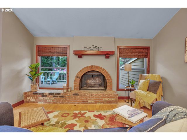 10033 Sw QUAIL POST Rd, Portland, OR 97219