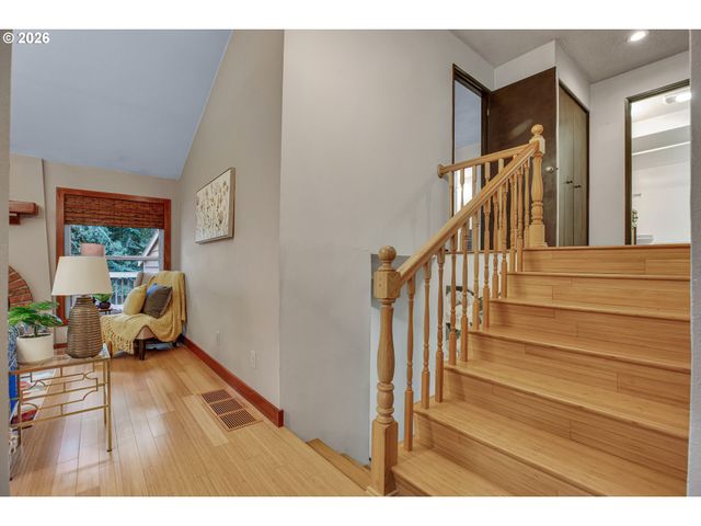 10033 Sw QUAIL POST Rd, Portland, OR 97219