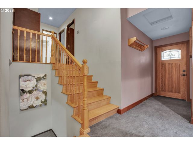 10033 Sw QUAIL POST Rd, Portland, OR 97219