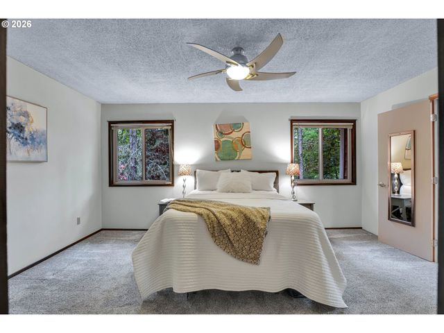 10033 Sw QUAIL POST Rd, Portland, OR 97219