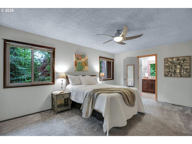 10033 Sw QUAIL POST Rd, Portland, OR 97219