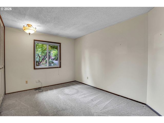 10033 Sw QUAIL POST Rd, Portland, OR 97219