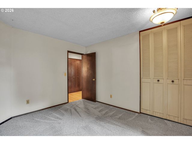 10033 Sw QUAIL POST Rd, Portland, OR 97219