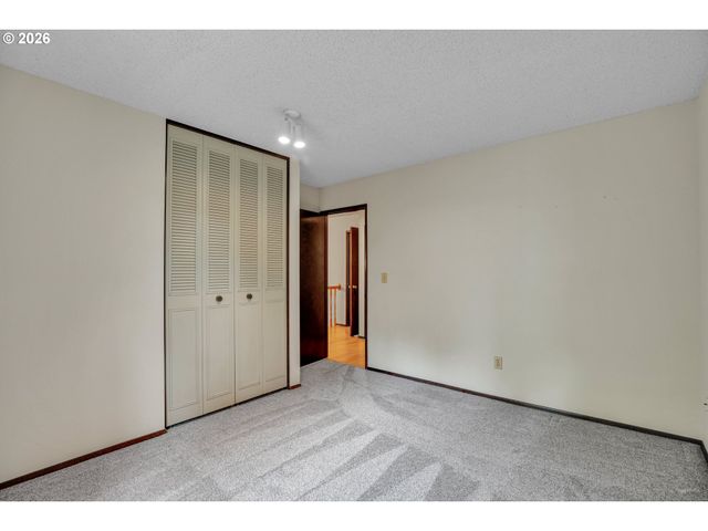 10033 Sw QUAIL POST Rd, Portland, OR 97219