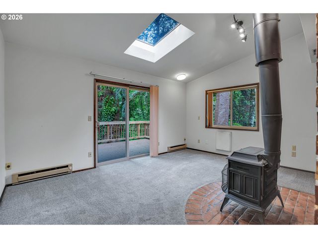 10033 Sw QUAIL POST Rd, Portland, OR 97219