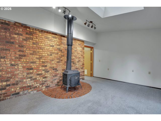 10033 Sw QUAIL POST Rd, Portland, OR 97219