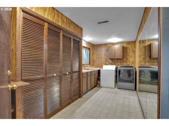 10033 Sw QUAIL POST Rd, Portland, OR 97219