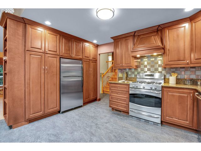 10033 Sw QUAIL POST Rd, Portland, OR 97219
