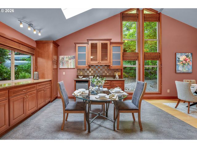10033 Sw QUAIL POST Rd, Portland, OR 97219