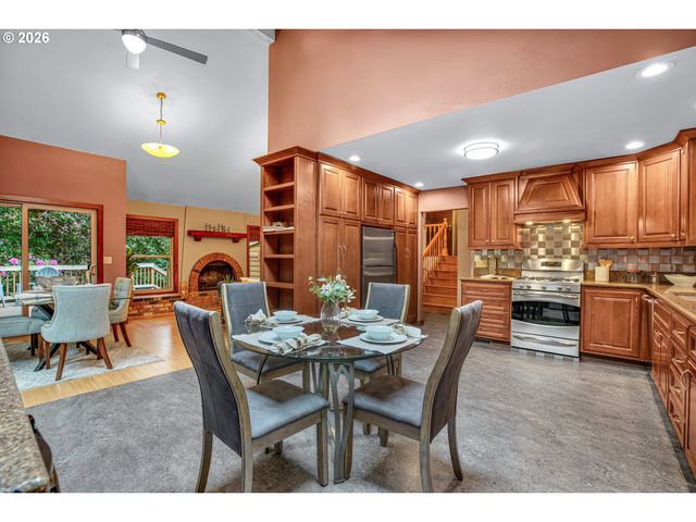 10033 Sw QUAIL POST Rd, Portland, OR 97219