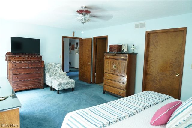 2160 Lake Breeze Road, Sheffield Village, OH 44054
