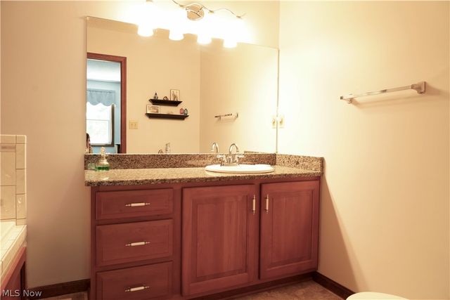 2160 Lake Breeze Road, Sheffield Village, OH 44054