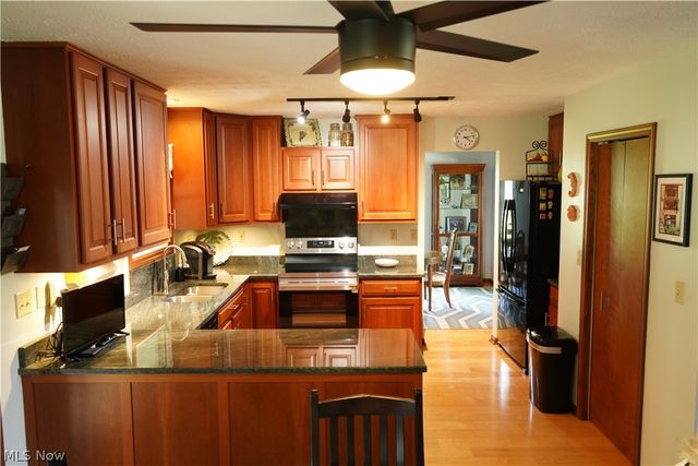 2160 Lake Breeze Road, Sheffield Village, OH 44054