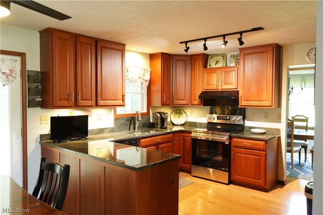 2160 Lake Breeze Road, Sheffield Village, OH 44054