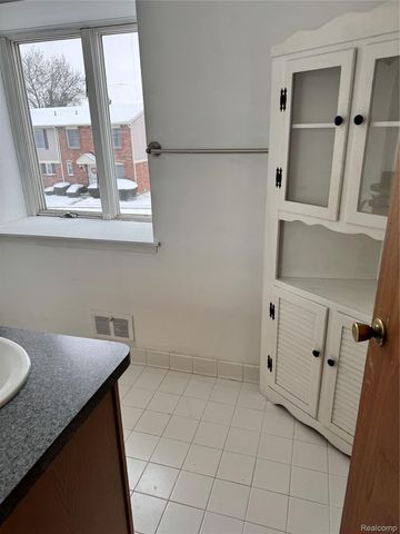 20102 Great Oak Circle S 174, Clinton Charter Township, MI 48036