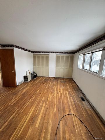 20102 Great Oak Circle S 174, Clinton Charter Township, MI 48036