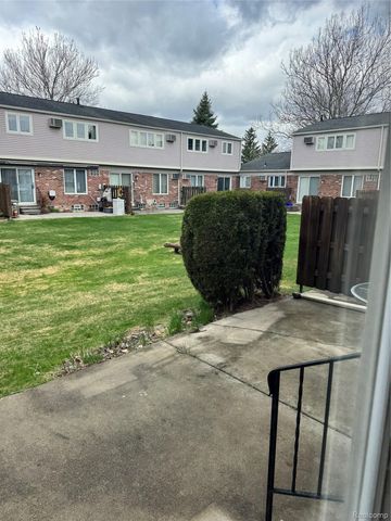 20102 Great Oak Circle S 174, Clinton Charter Township, MI 48036
