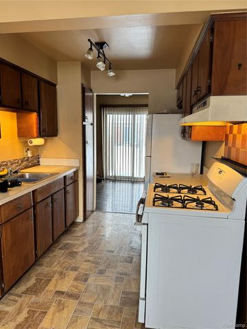 20102 Great Oak Circle S 174, Clinton Charter Township, MI 48036