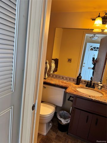 20102 Great Oak Circle S 174, Clinton Charter Township, MI 48036